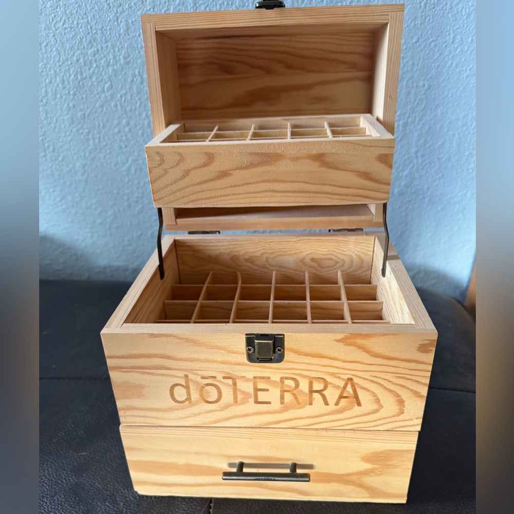 doTERRA Natural Wood two tier plus drawer Essential Oil Organizer - Picture 4 of 7